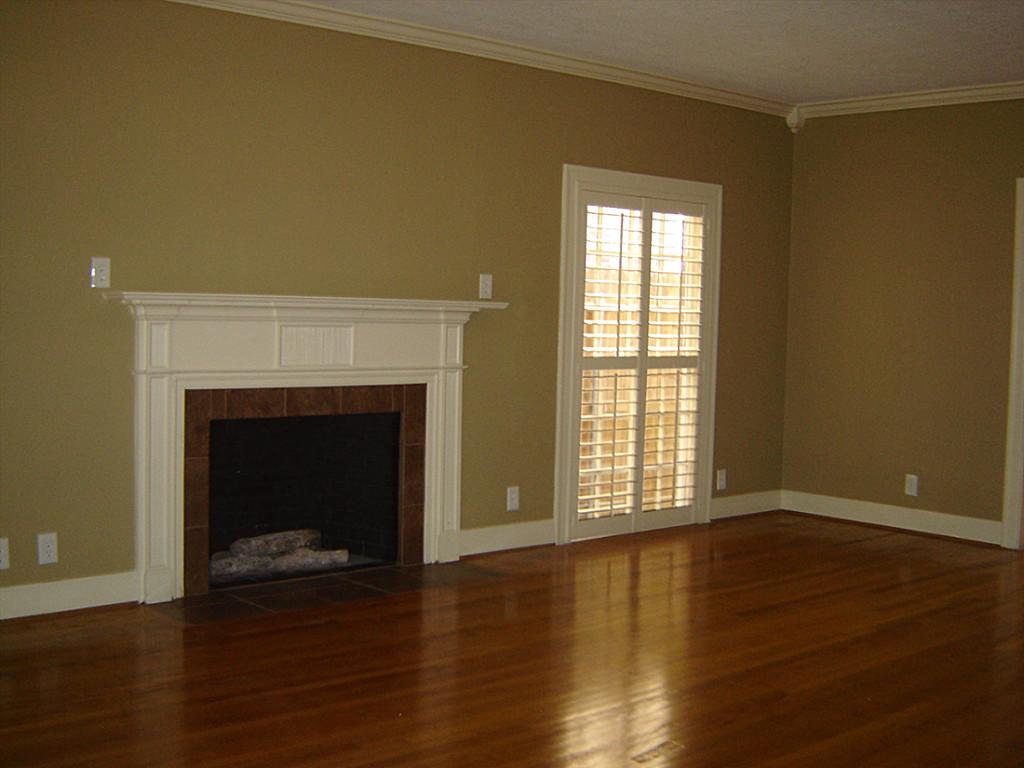 living room before - Maison de Pax