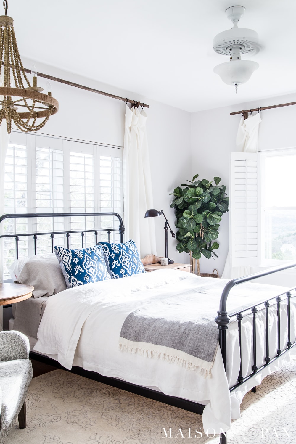 tip #1: start with a base of white bedding... Looking to add a seasonal touch to your bedroom?  Don't miss these incredibly simple master bedroom decorating ideas for spring! #springdecor #springbedroom #nightstand #modernfarmhouse