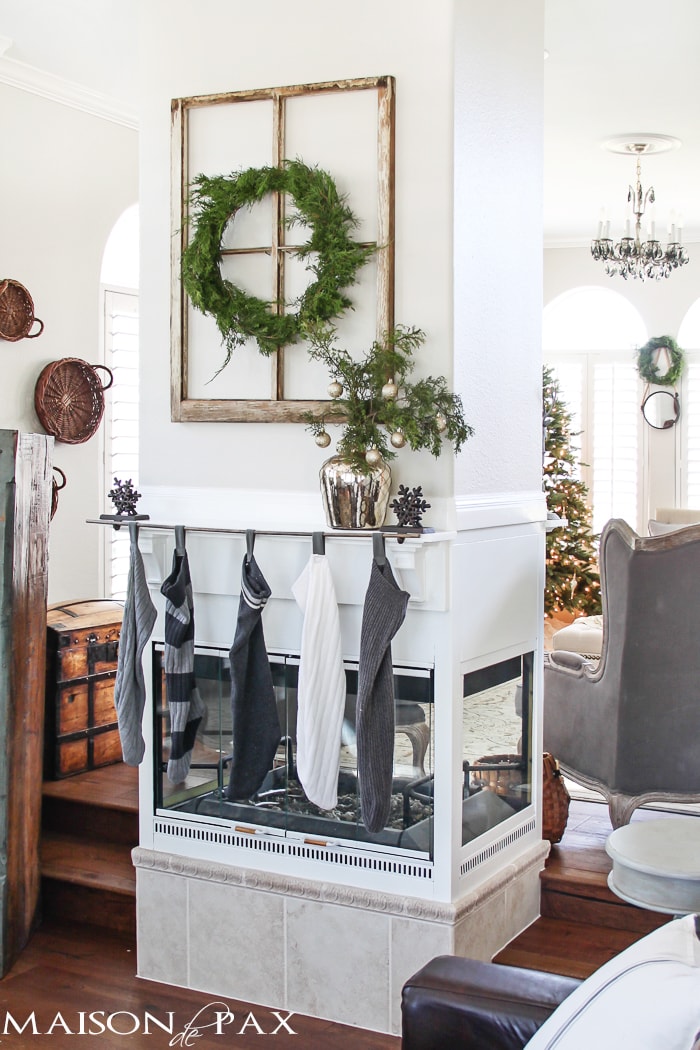 Gorgeous, simple Christmas home tour: natural greenery, winter woodland theme, sparkly touches, and simple reminder of the hope of the season. Tons of diy and decorating ideas | aiweb9ygdry.cmersite.com