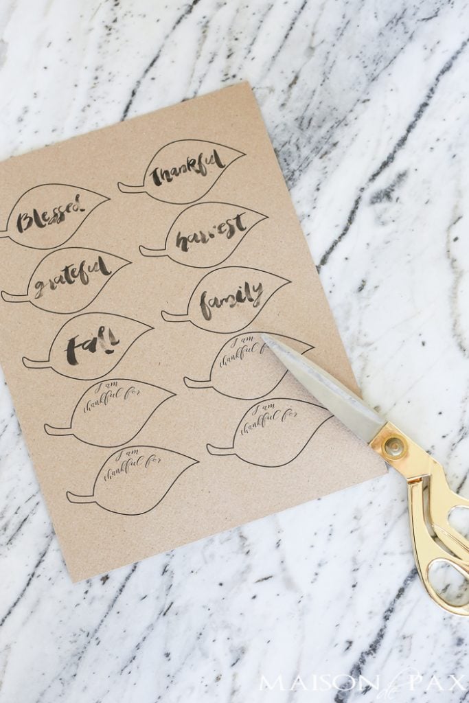 Free Fall Printable: these thankful leaves make an adorable and easy fall and Thanksgiving decoration, perfect for a centerpiece, place cards, or thankful tree! Download the free printable here.