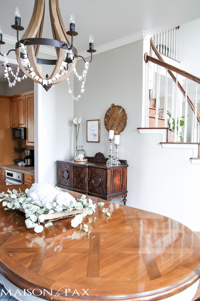 Spring Home Tour: What a beautiful home decorated with neutrals and light touches of greenery perfect for spring or summer | aiweb9ygdry.cmersite.com