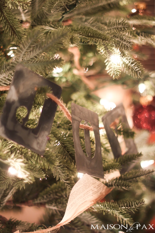 gorgeous, twinkling, holiday inspiration - beautiful Christmas lights at night via aiweb9ygdry.cmersite.com