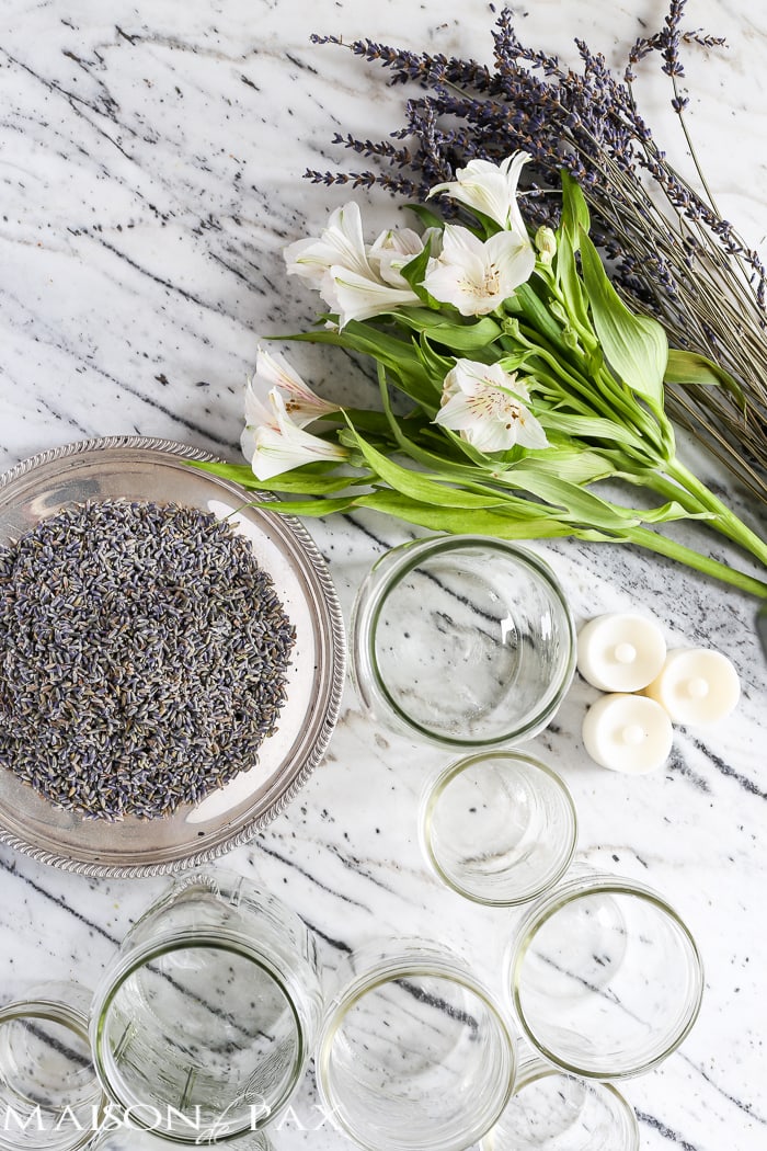 beautiful! Mason jars with dried lavender make easy and gorgeous centerpieces for home, parties, weddings, or baby showers | aiweb9ygdry.cmersite.com
