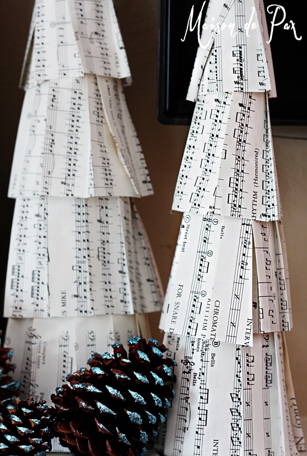 blue christmas mantel pine cones