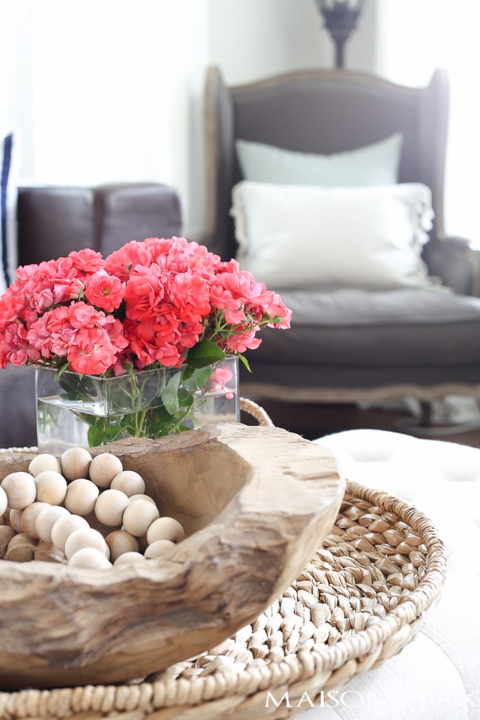 love the wooden beads and bowl in the basket tray! how to decorate your home for summer in 10 minutes or less | quick summer decorating ideas