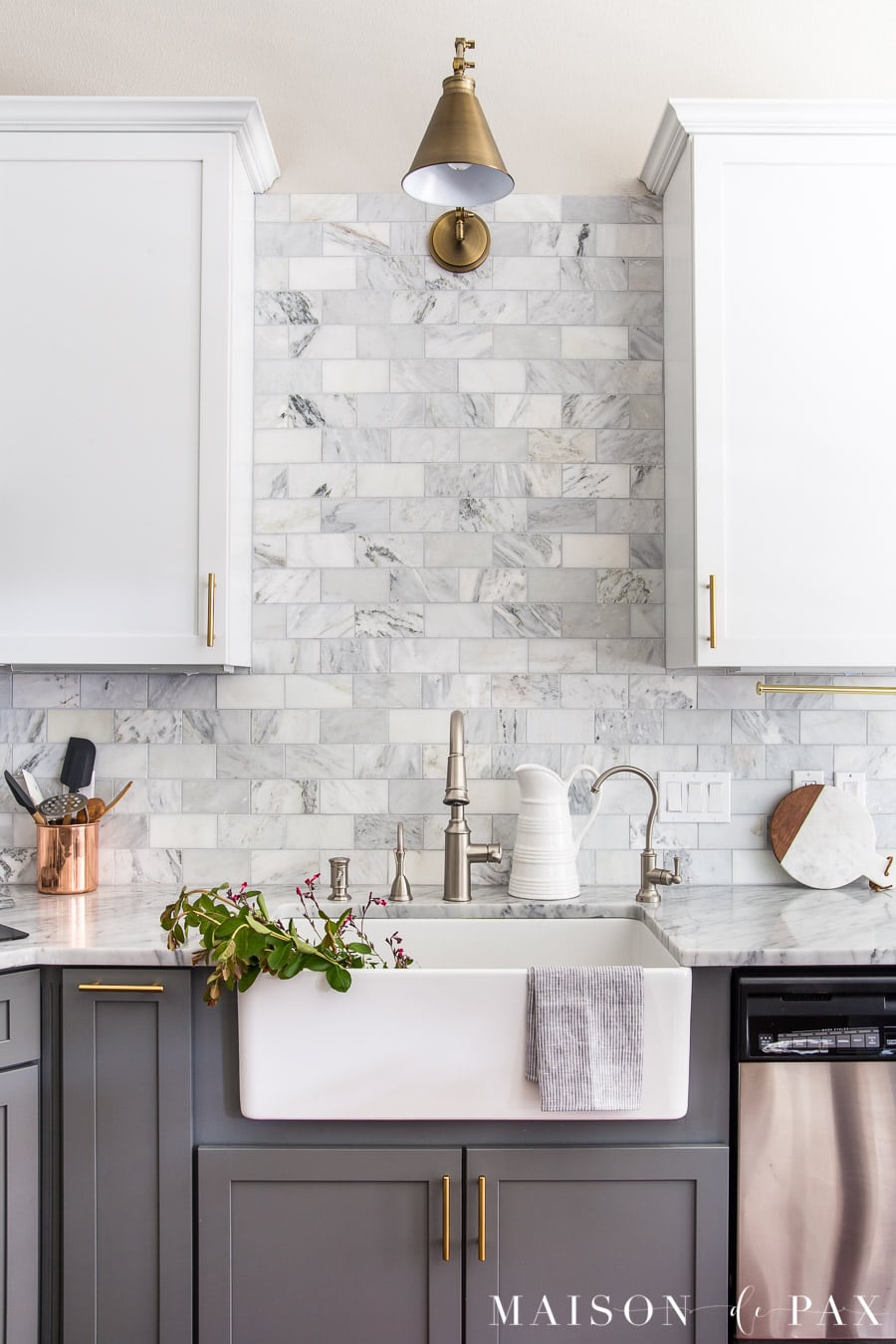 Efficient decorating ideas: canisters. Find out which accessories are most versatile in your home! #efficiency #budgetfriendly #budgetdecor #decoratingideas #accessories #homedecor