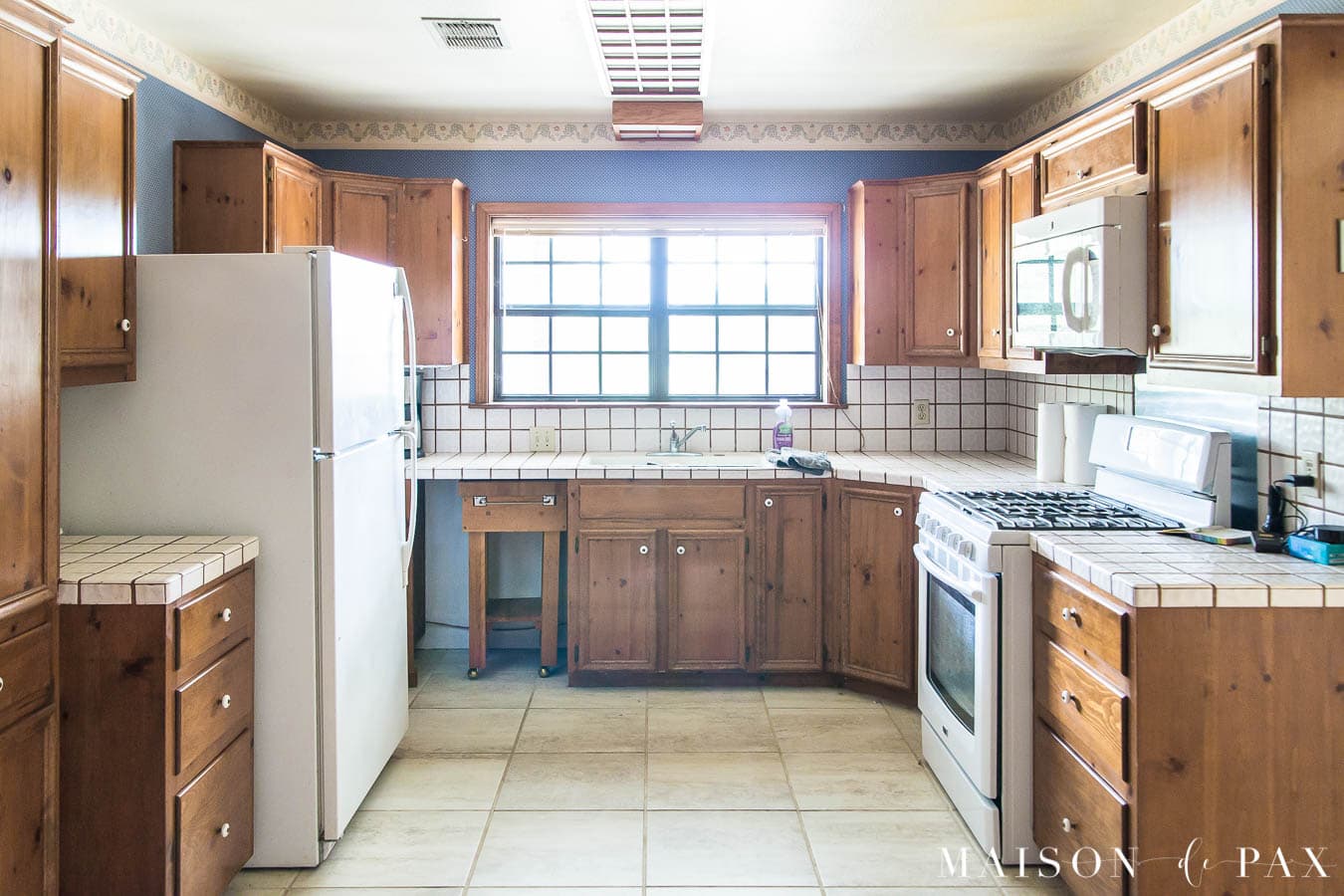 modern farmhouse kitchen before renovation | Maison de Pax