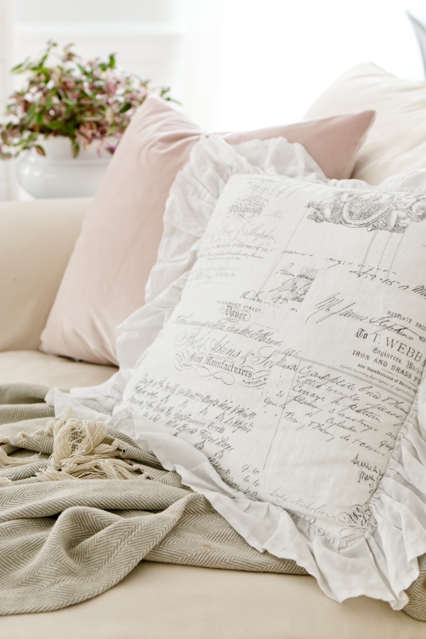 Gorgeous white living room: neutral decor, french cottage elements, diy projects, and more