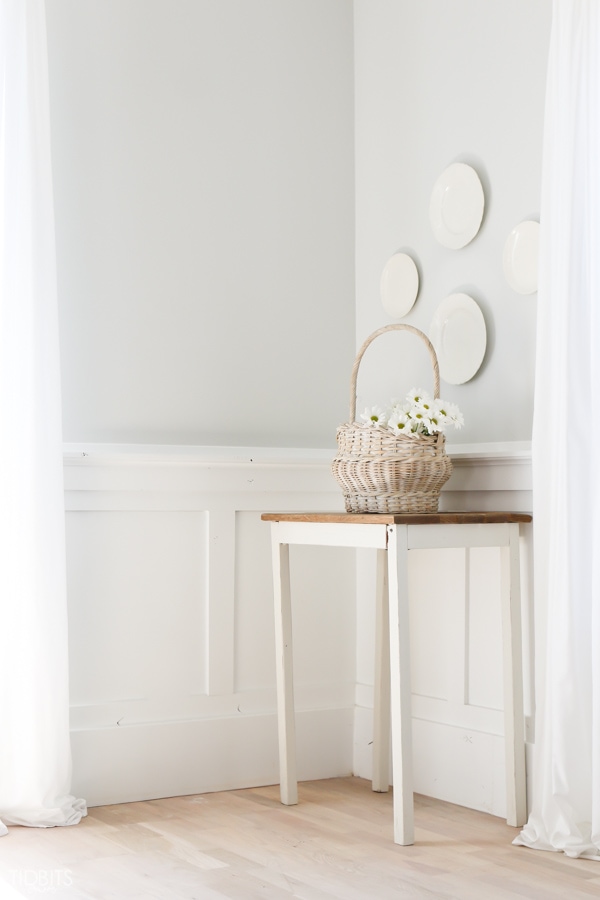Gorgeous white living room: neutral decor, french cottage elements, diy projects, and more