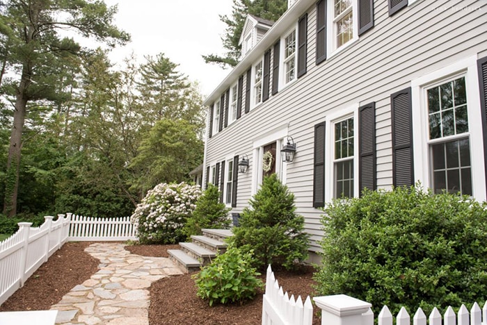 5 Tips for Adding Character to a Builder Grade Home: We can't all live in historic homes, but these tips on how to add character to your builder grade home will not only bring beauty into your space but even add value to your home!