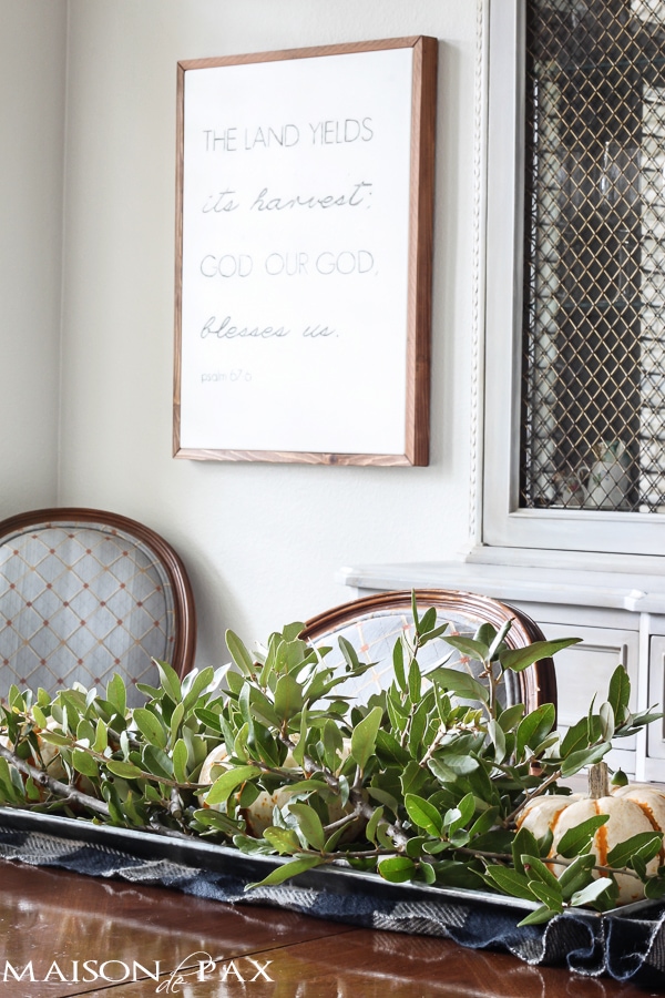 I love this fall home tour! Calming neutrals and lots of texture: simple ideas and easy fall decorations | aiweb9ygdry.cmersite.com