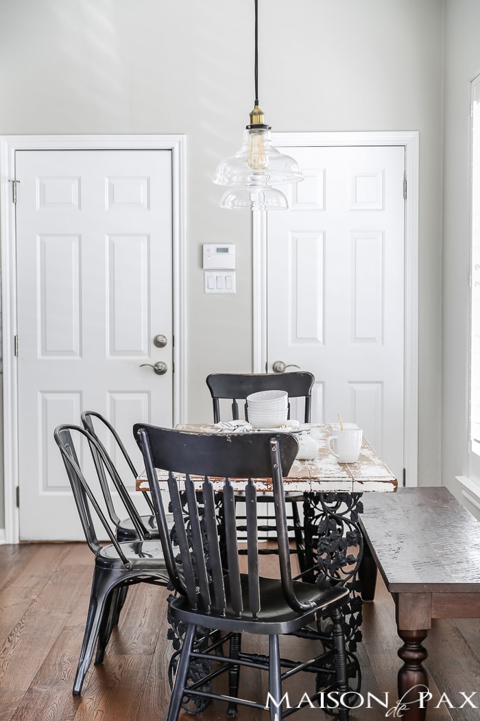 clear glass pendants with brass accents give this farmhouse breakfast area a polished look