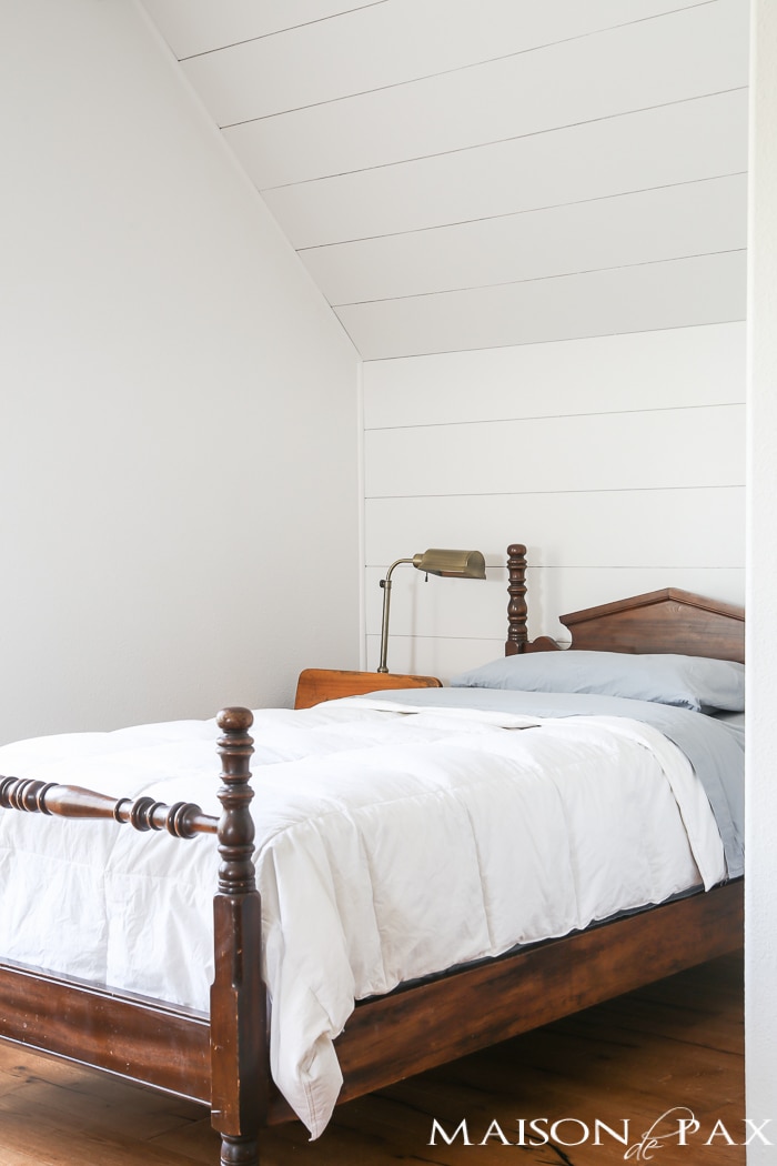 love the plank accent behind this antique bed, such a charming, farmhouse look