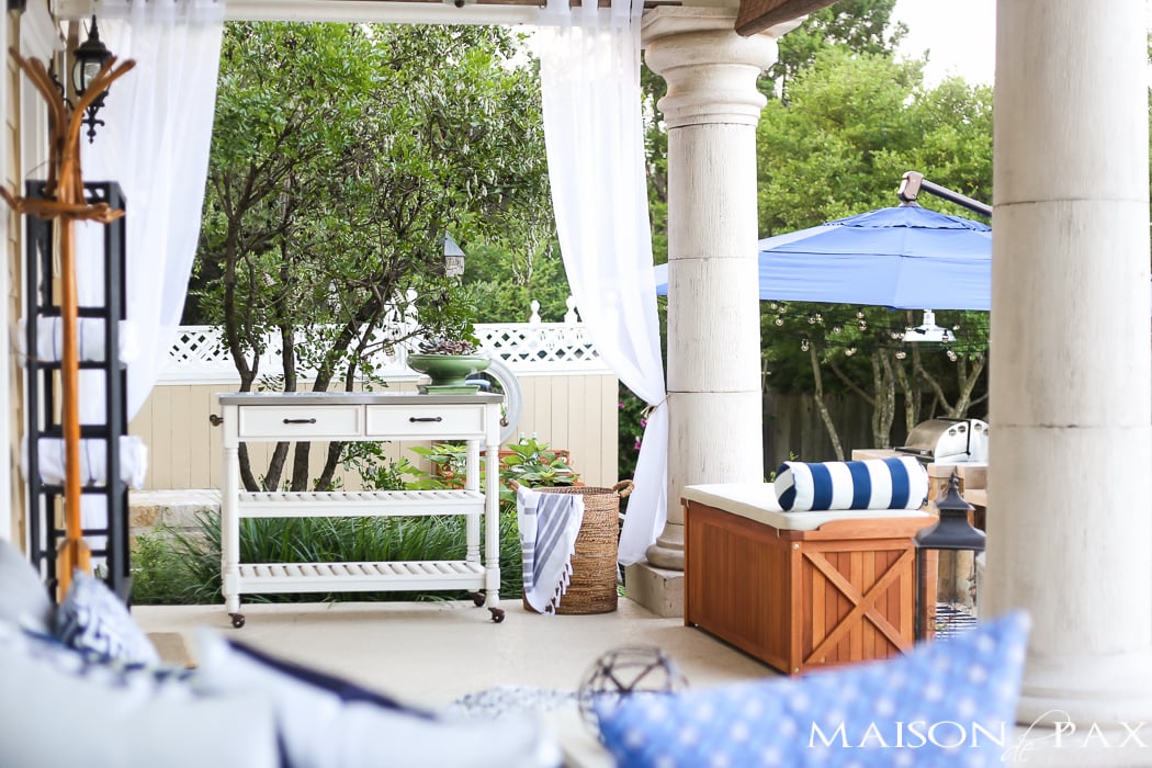 gorgeous outdoor dining and living space with so many fun decorating and summer entertainment ideas!