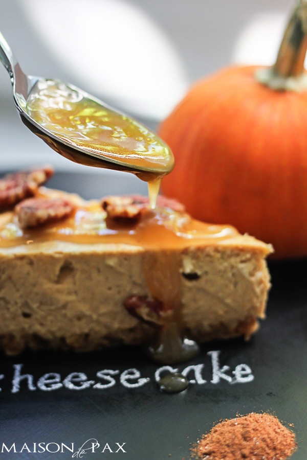 Perfect Thanksgiving dessert - praline pumpkin cheesecake: rich, creamy, spiced, and sweet via aiweb9ygdry.cmersite.com #fall #recipe