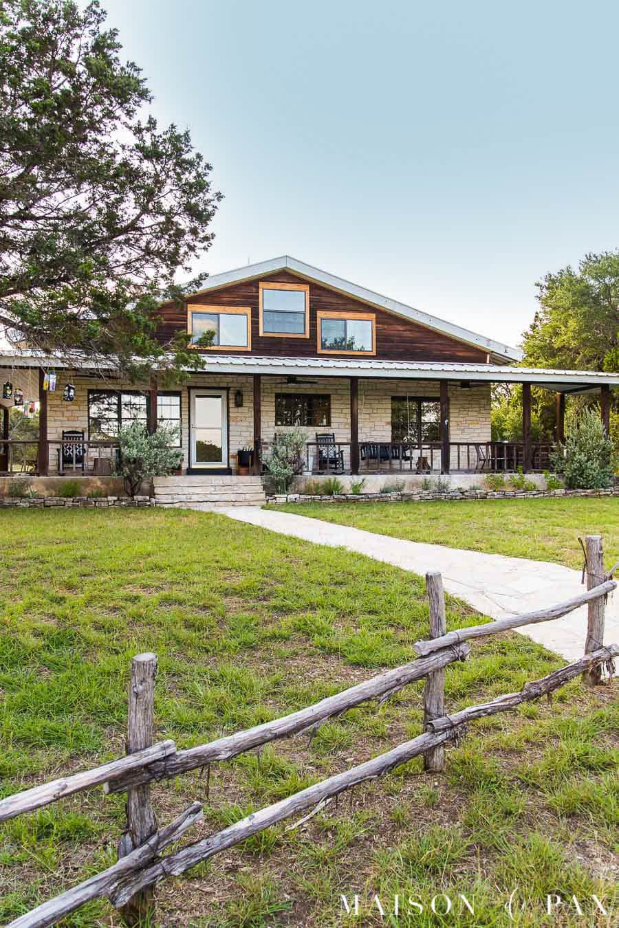 farm house with wrap around front porch | Maison de Pax