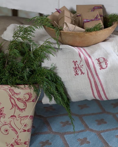 red-and-white-christmas-cedar-hill-farmhouse-7
