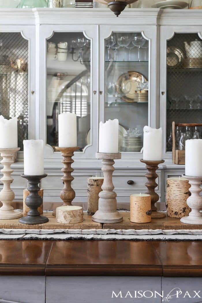 Love this super easy DIY centerpiece! So versatile... PLUS a checklist to help you get your Thanksgiving table ready.