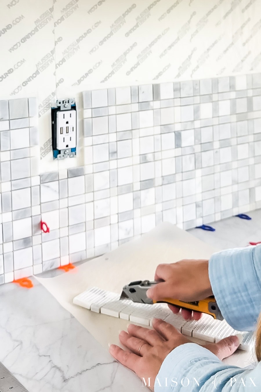 cutting mesh backing of mosaic tile using utility knife
