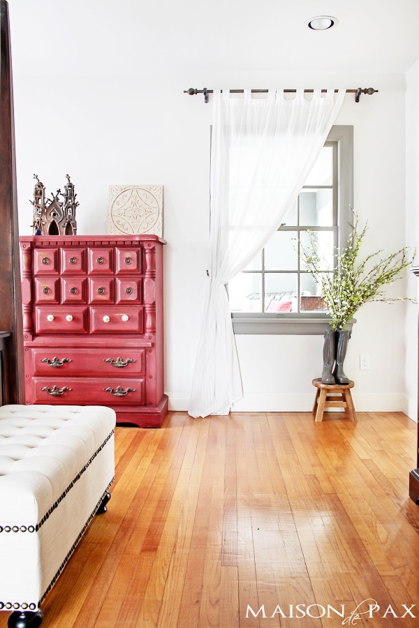 gorgeous neutral bedroom with a single pop of color | aiweb9ygdry.cmersite.com