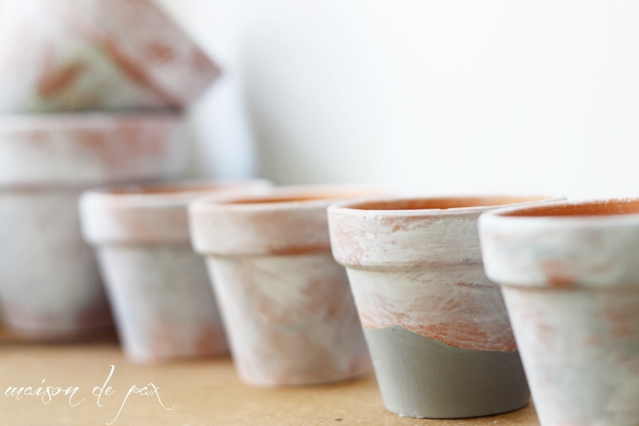 Create your own aged patina on terra cotta pots with this simple tutorial at aiweb9ygdry.cmersite.com
