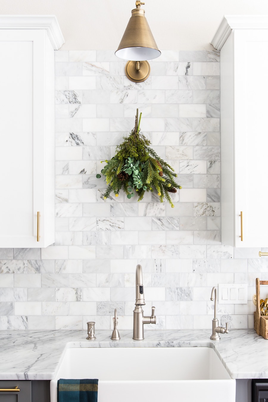farmhouse sink with marble backsplash | Maison de Pax