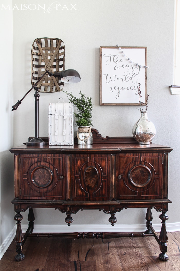 Gorgeous, simple Christmas home tour: natural greenery, winter woodland theme, sparkly touches, and simple reminder of the hope of the season. Tons of diy and decorating ideas | aiweb9ygdry.cmersite.com
