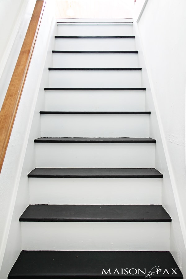 Step by step instructions on how to paint stairs - amazing transformation! aiweb9ygdry.cmersite.com #diy #tutorial