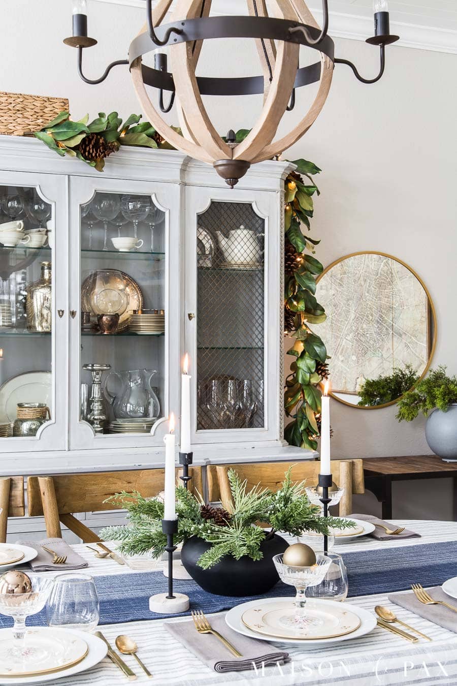 Christmas centerpiece ideas: black bowl with greenery