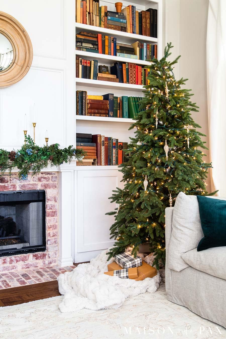 fireplace and bookcase with christmas tree | Maison de Pax