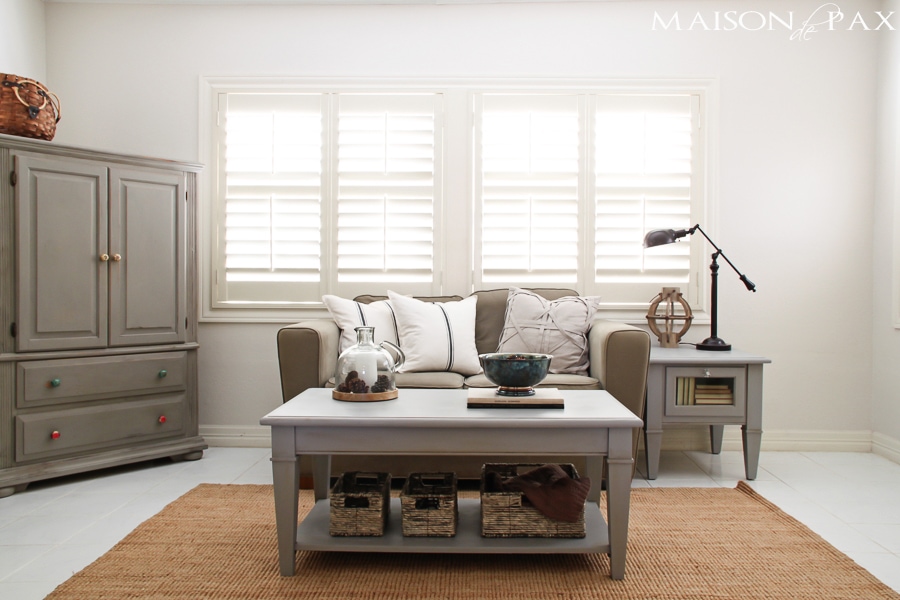 Gorgeous, simple gray chalk paint coffee and side table makeover | aiweb9ygdry.cmersite.com #diy #paint