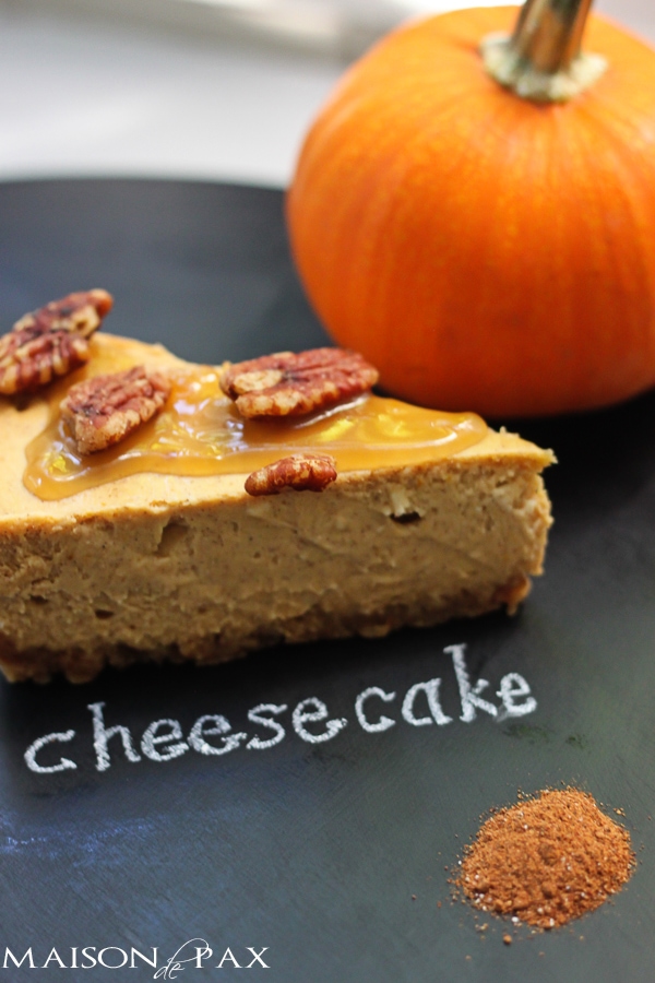 Perfect Thanksgiving dessert - praline pumpkin cheesecake: rich, creamy, spiced, and sweet via aiweb9ygdry.cmersite.com #fall #recipe