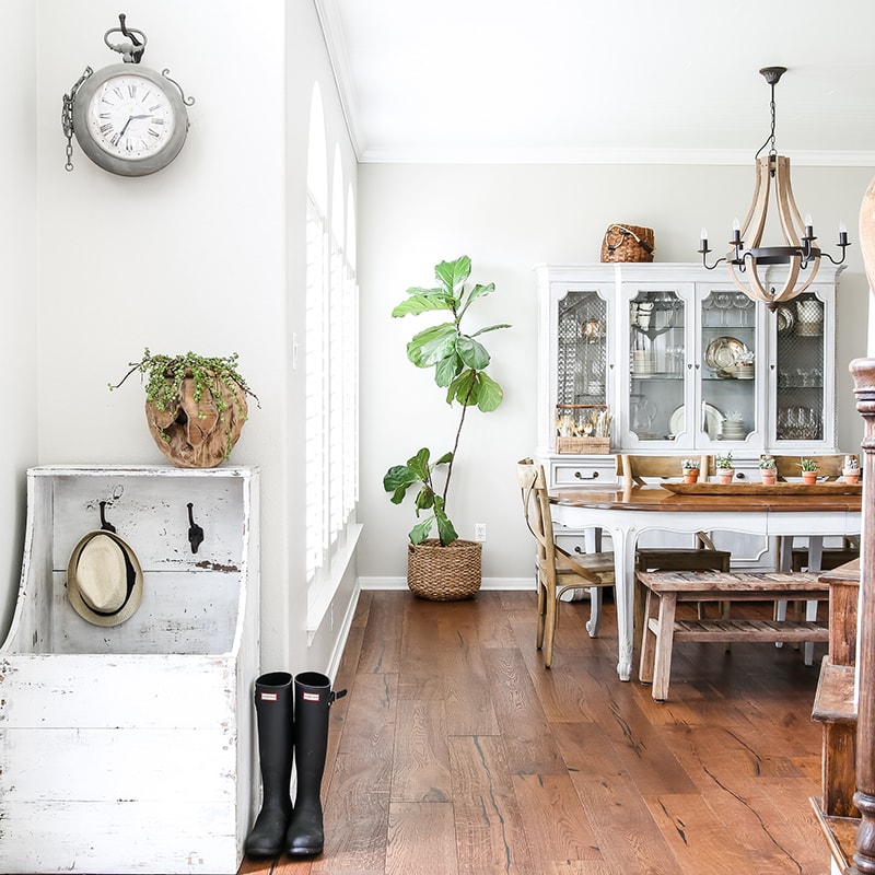 Photographing Interiors: Capturing Beauty - a course by Maison de Pax. Learn how to use Lightroom to quickly and beautifully edit interiors in Unit 4 of this video course! #photographinginteriors #photography #interiorphotography #photographytutorial #photographycourse #videocourse