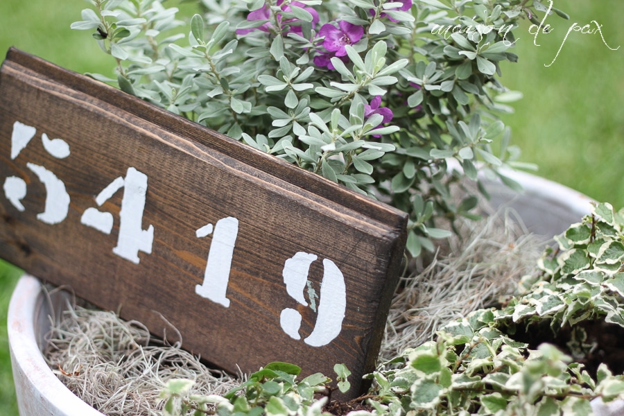 Garden pot filled with herbs and DIY wooden block- Maison de Pax