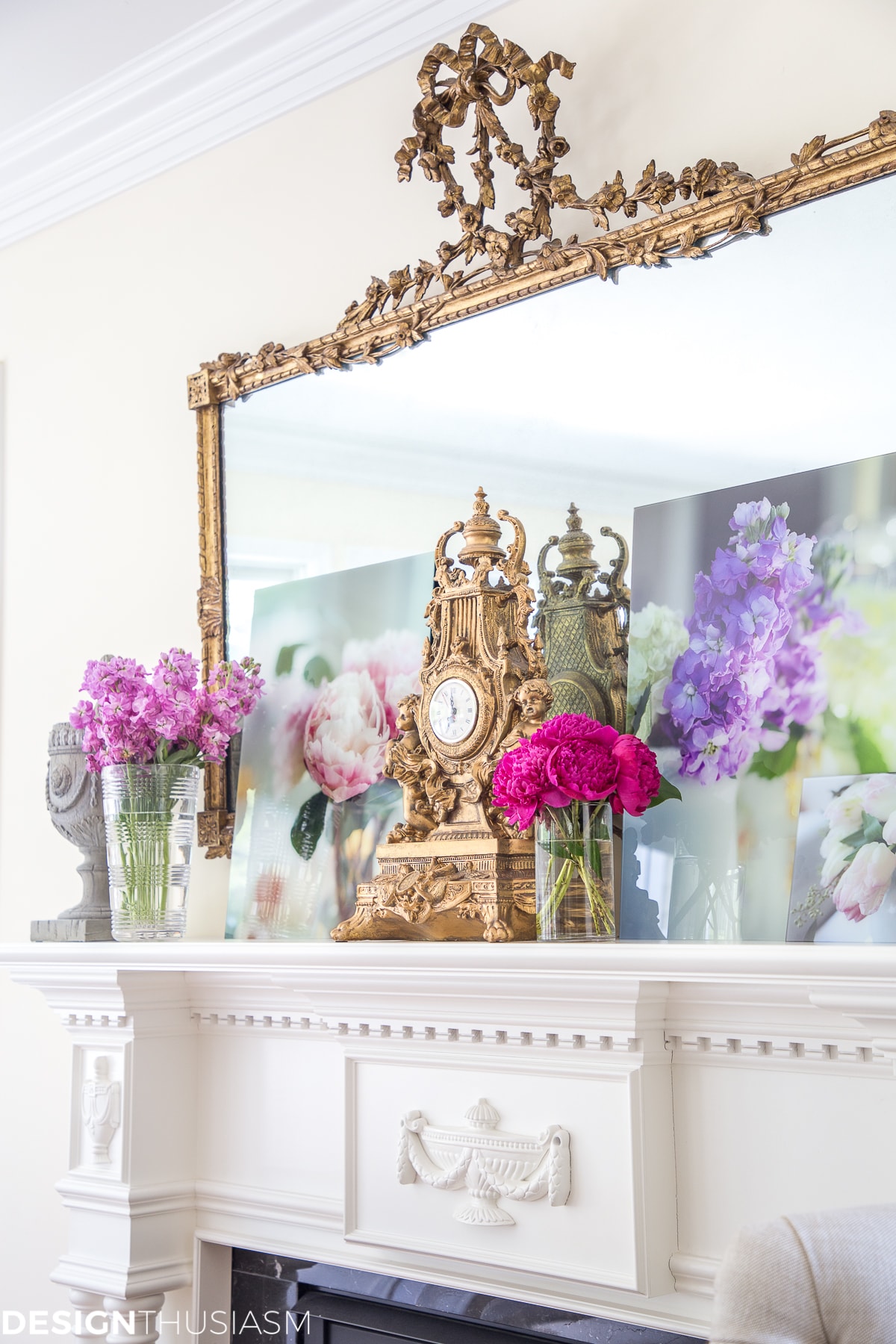 How to decorate a mantel with floral decor - designthusiasm.com