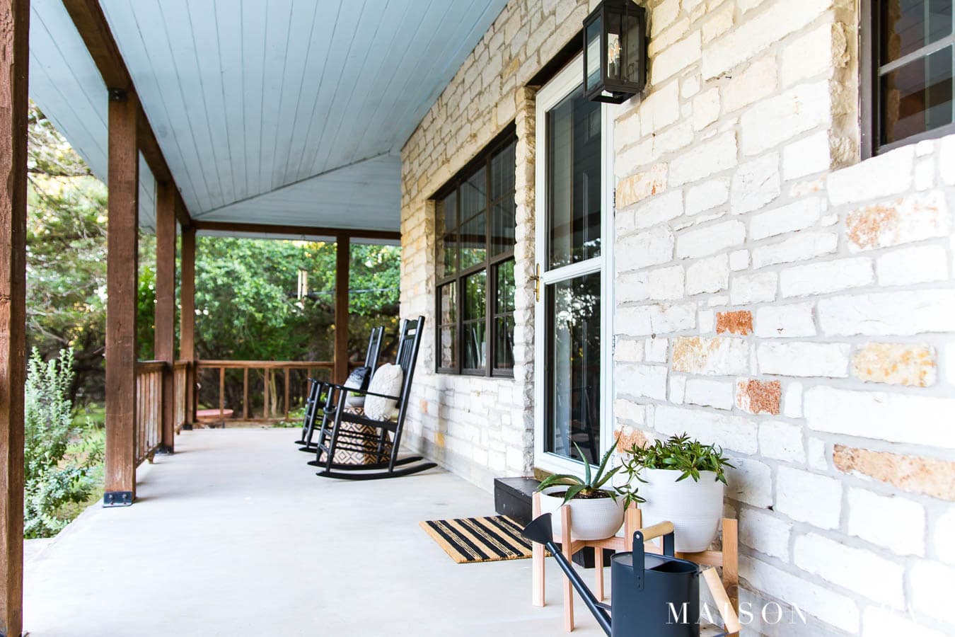 black and white modern farmhouse front porch decorating ideas | Maison de Pax