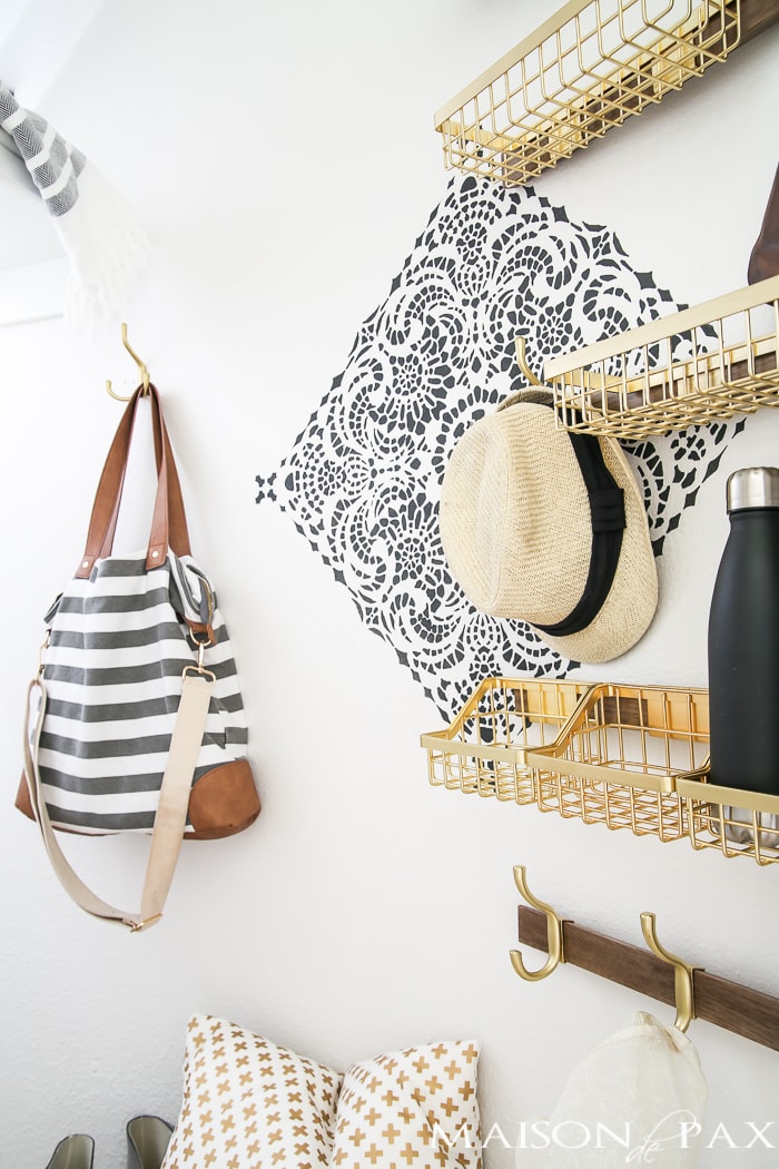 Get 10 tips for organizing a home full of kids! #storage #organizing #organize #kidfriendly #kidhome #kidstorage #homestorage