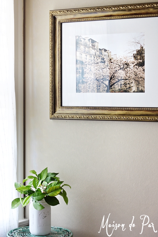 Give an old, tired, or out-of-date frame an instant facelift using gold wax!  See full tutorial at aiweb9ygdry.cmersite.com
