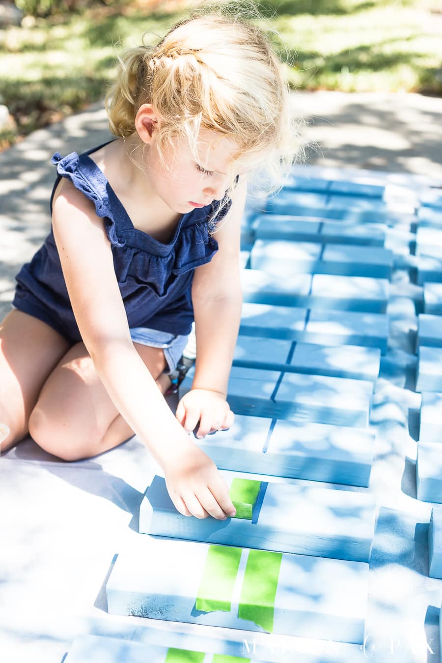 Make outdoor games with your kids: teach your kids to build! #familyfun #familyproject #outdoorgames #kidfriendlyproject #diyproject