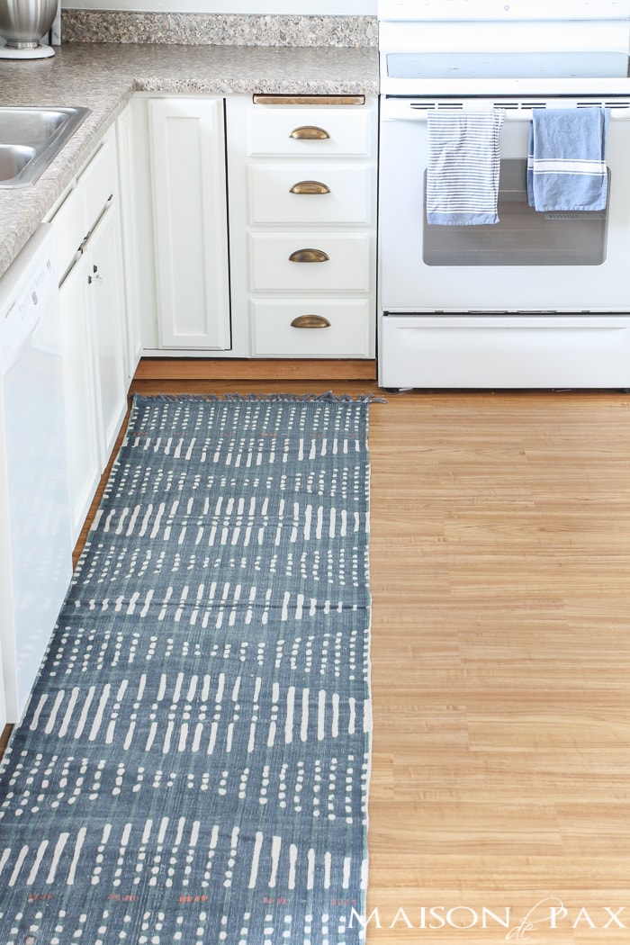 Looking for a great DIY budget alternative to carpet? Try vinyl flooring for an affordable option for high traffic areas. This tutorial will walk you through how to install a vinyl flooring!