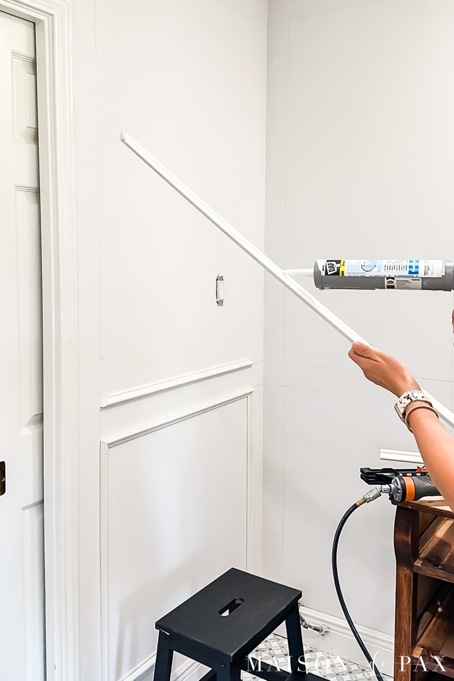 attach pvc trim to wall using caulk