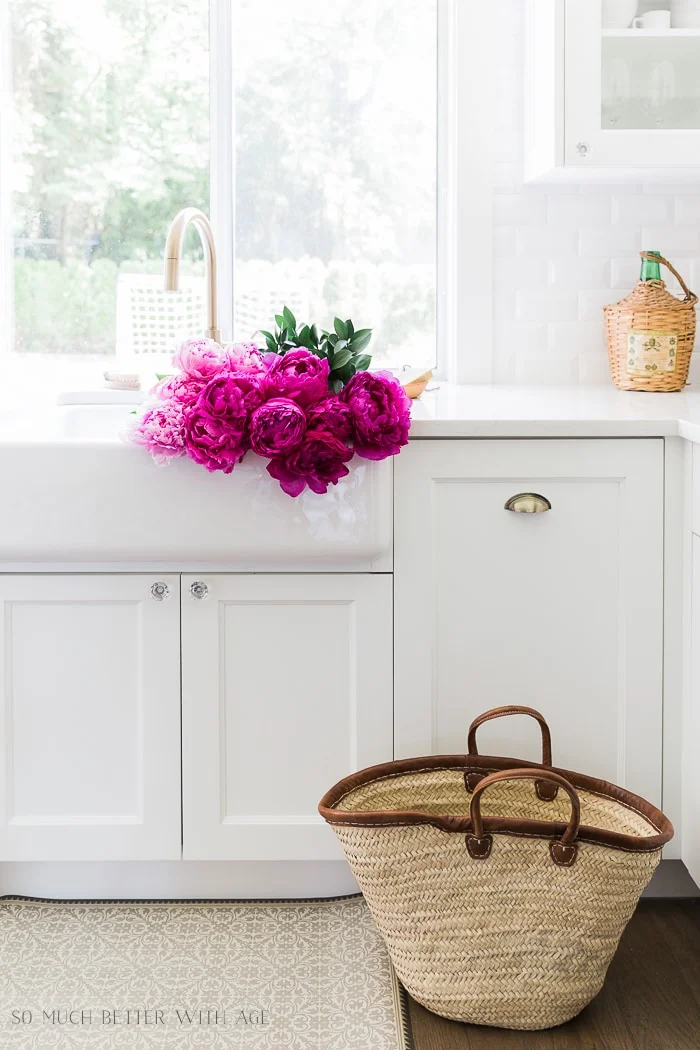 pink-peonies-green-summer-kitchen