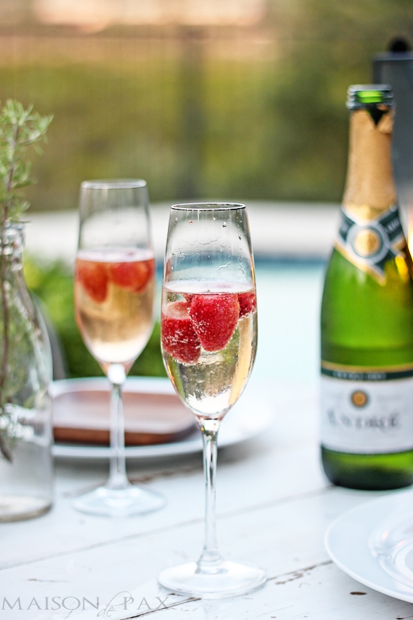 gorgeous, elegant yet casual outdoor dinner party setting | aiweb9ygdry.cmersite.com