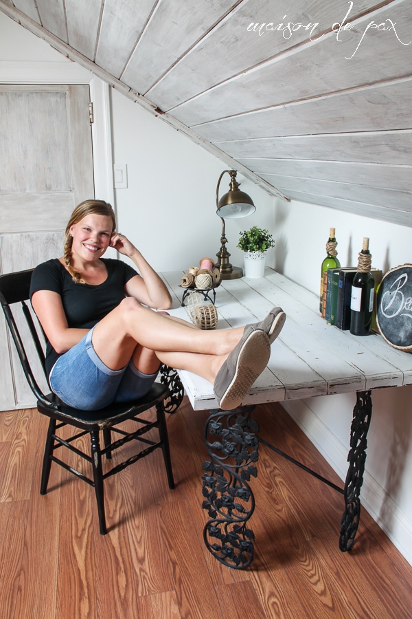 Make a gorgeous, painted, planked look desktop from plywood! via aiweb9ygdry.cmersite.com