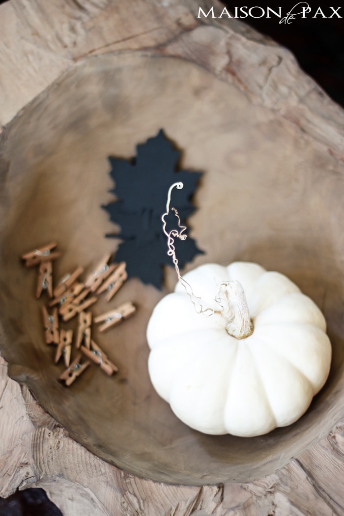 What a fun idea! Count your blessings throughout the month of November with a Thanksgiving advent calendar. Frame it for beautiful fall art | aiweb9ygdry.cmersite.com