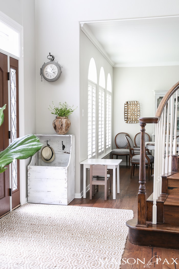 Summer home modern farmhouse entry- Maison de Pax