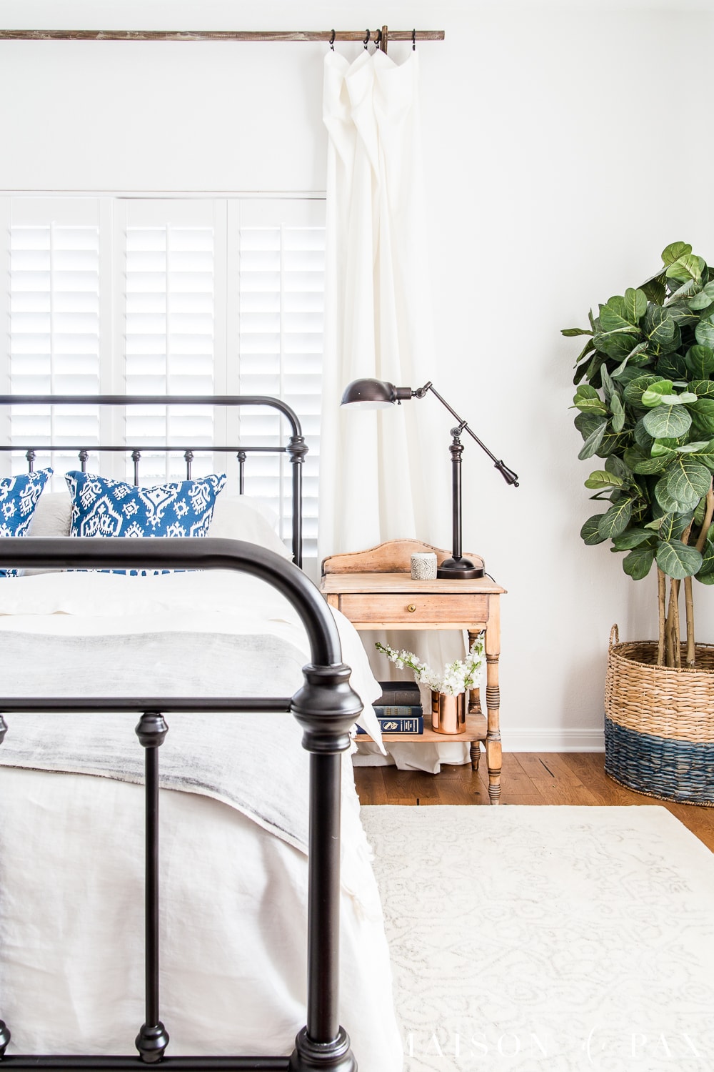 Simple Master Bedroom Decorating Ideas for Spring