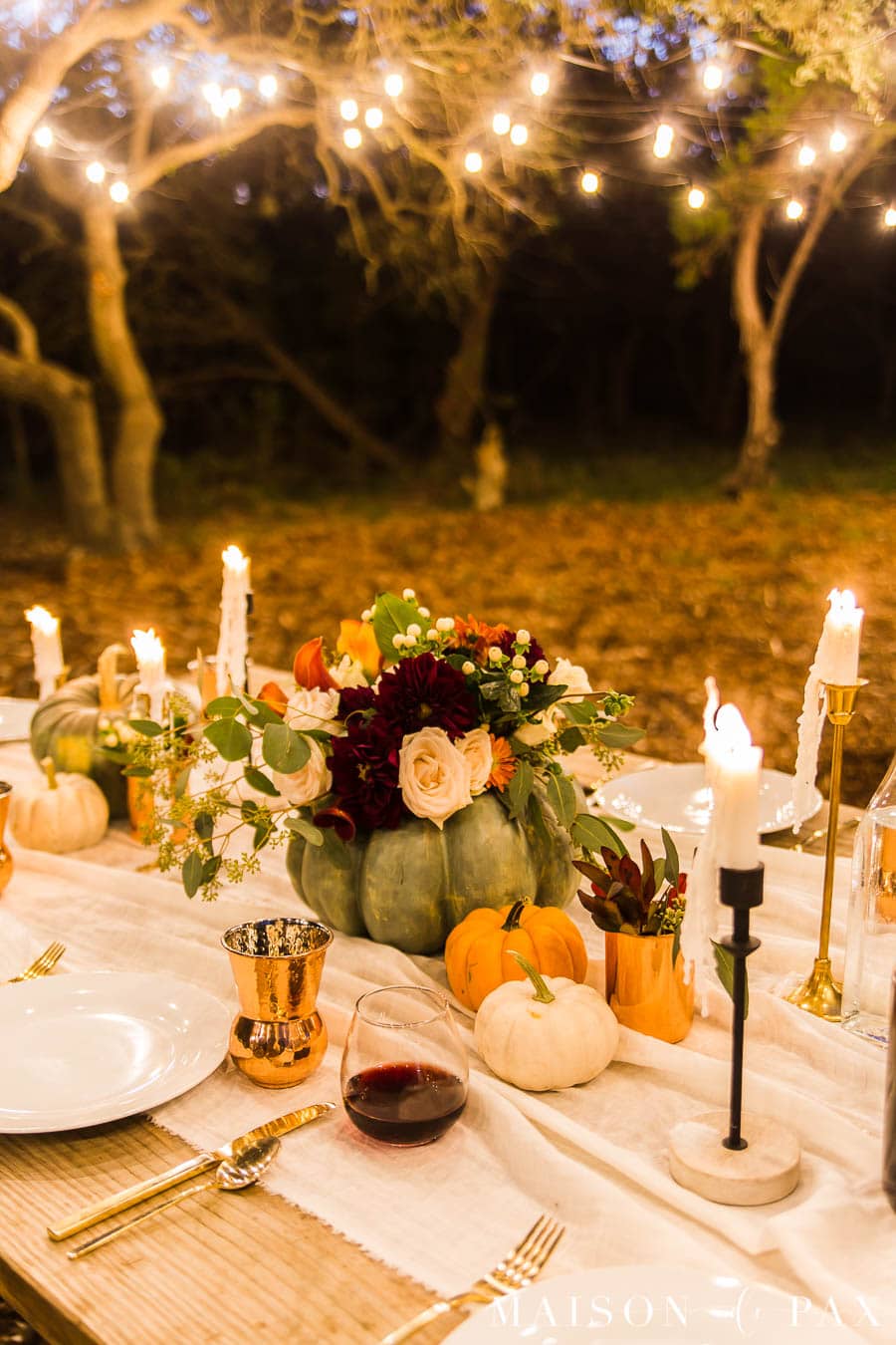 night time outdoor Thanksgiving table | Maison de Pax