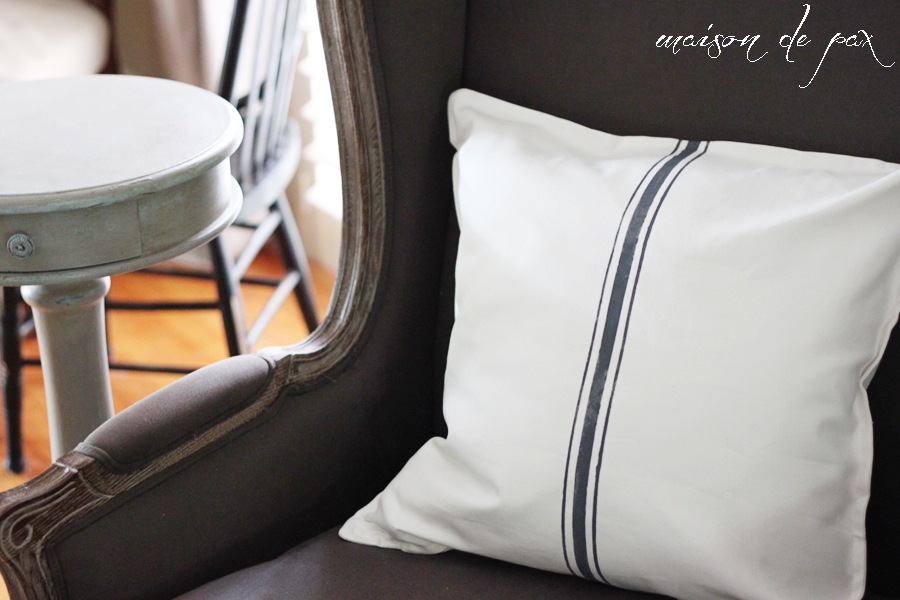 Find out how to make beautiful "grain sack" pillow covers for just $4 at aiweb9ygdry.cmersite.com! #paint #diy #ikea #hack