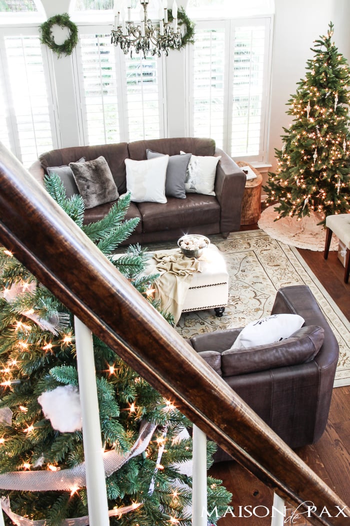 Gorgeous, simple Christmas home tour: natural greenery, winter woodland theme, sparkly touches, and simple reminder of the hope of the season. Tons of diy and decorating ideas | aiweb9ygdry.cmersite.com